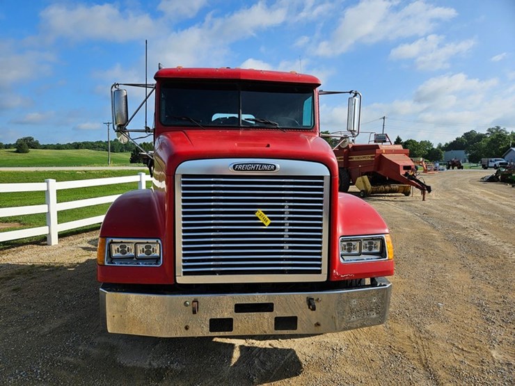 2002-freightliner-fld112-image-9