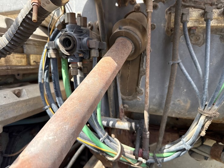 #60835-•-1991-volvo-/-gm-white-tandem-axle-storm-truck-image-12