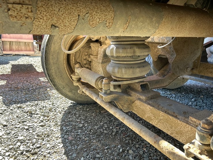 2001-mack-rd688s-image-32