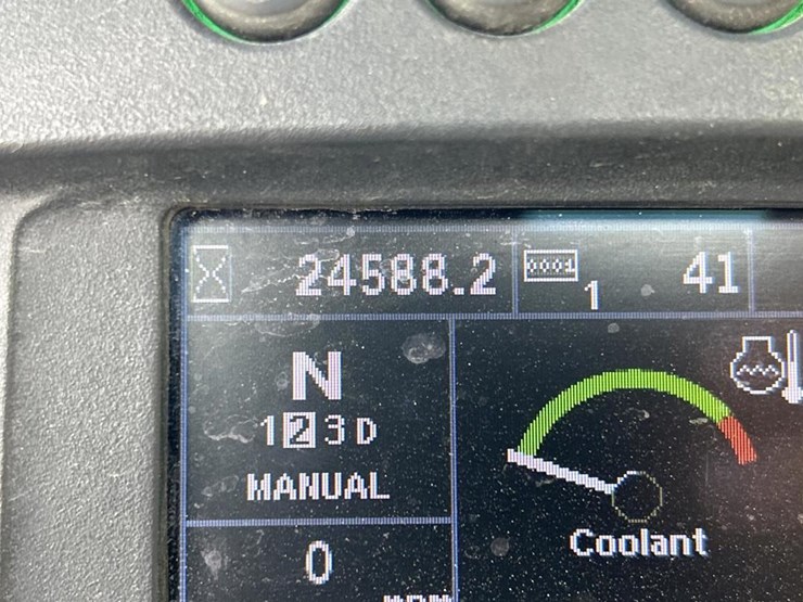 2014-deere-824k-image-76