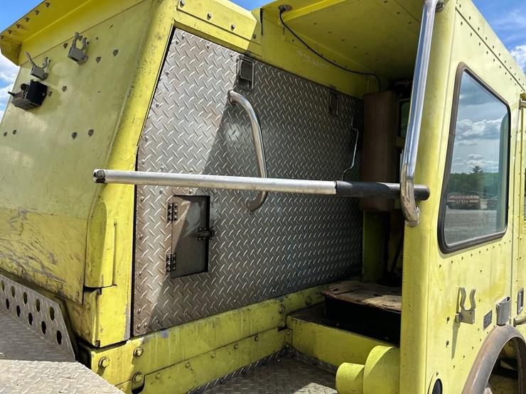 #5028-•-1991-amertek-2500-l-fire-truck-image-45