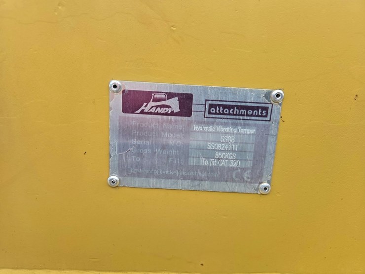 caterpillar-320-image-6