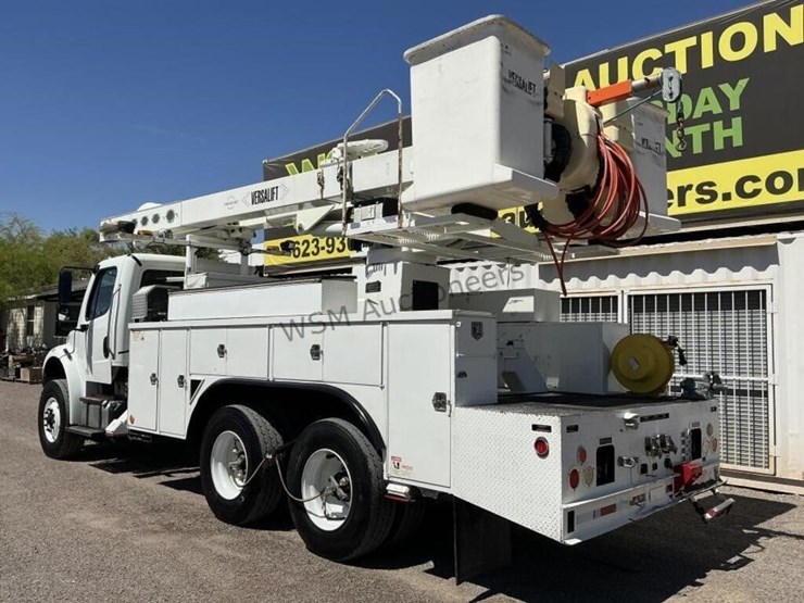 2013-freightliner-m2-106-image-8