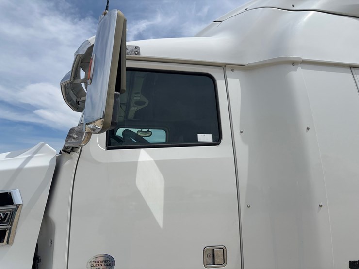 2020-western-star-5700xe-image-11