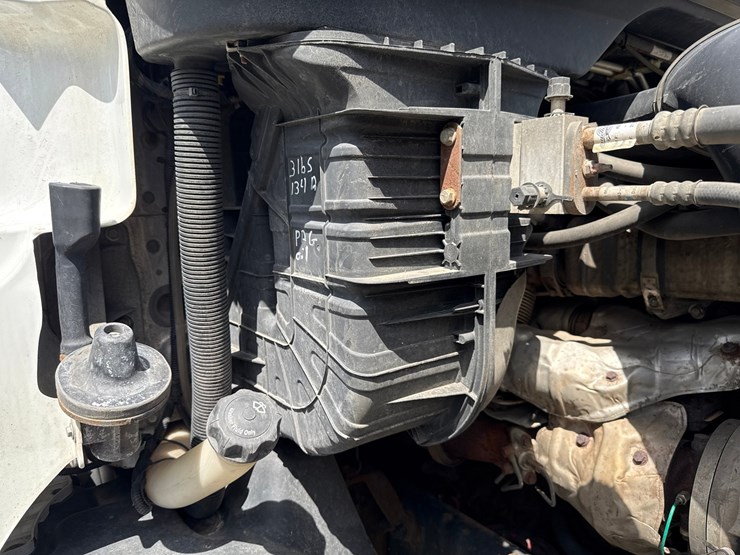 #60944-•-2016-freightliner-125-sleeper-cab-truck-tractor-image-25