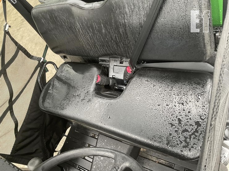 john-deere-gator-xuv-560e-image-9