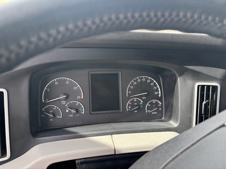2021-freightliner-cascadia-126-image-59
