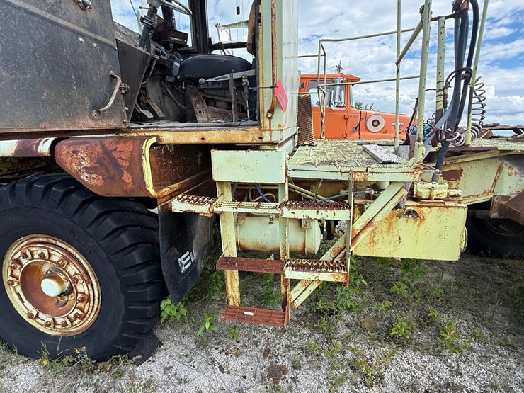 #1356-•-euclid-spotter-truck-image-10