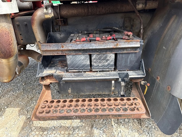 #60835-•-1991-volvo-/-gm-white-tandem-axle-storm-truck-image-63