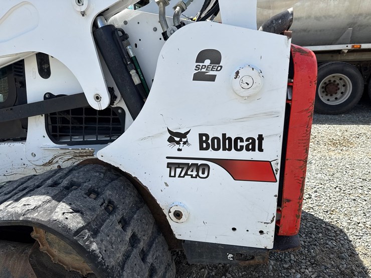 2020-bobcat-t740-image-19