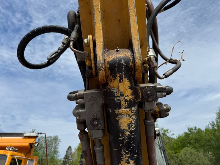 caterpillar-m318-image-21