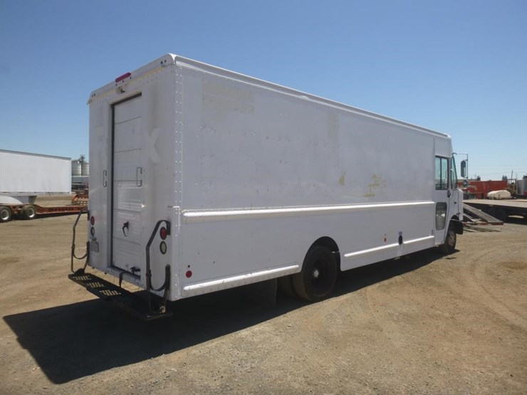 2012-freightliner-mt55-image-3