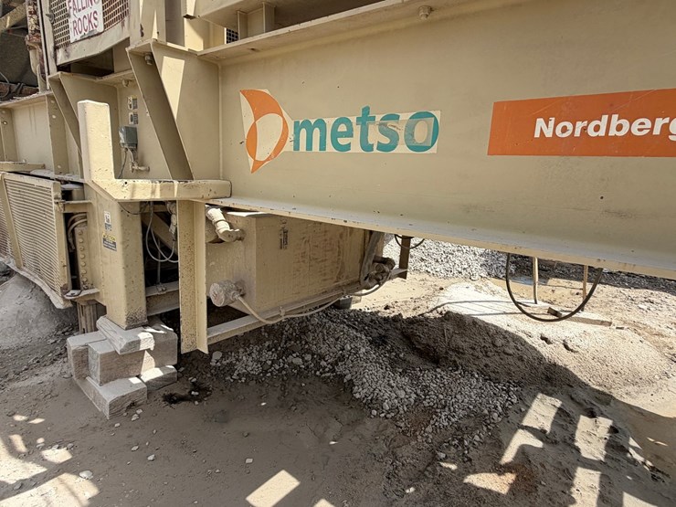 #1757-•-2005-mestco-hp4000-crusher-image-10