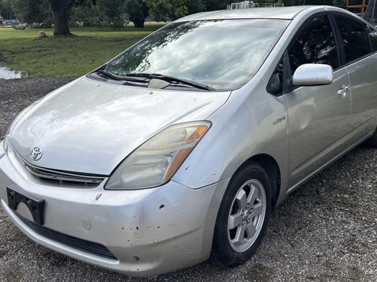 #5-•-2005-toyota-prius-image-1