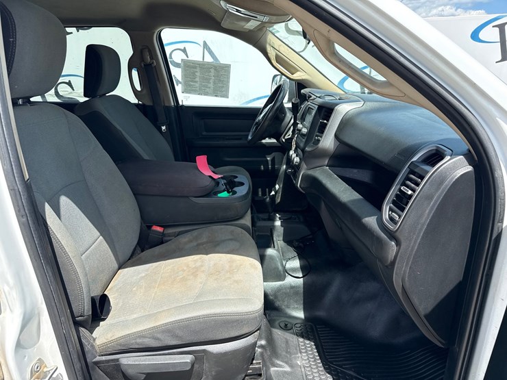2019-dodge-3500-image-37