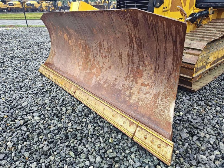 2020-caterpillar-d2-image-12