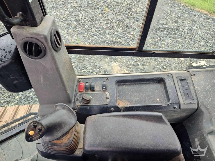 2020-caterpillar-d2-image-29