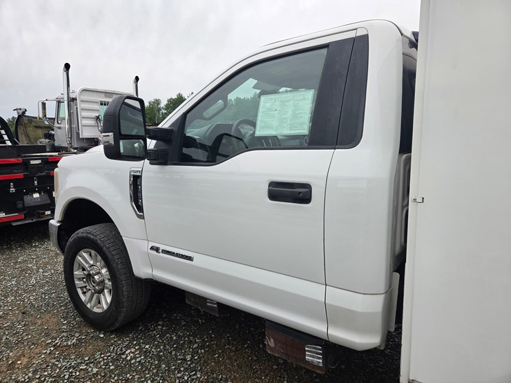 2019-ford-f350-xlt-image-11