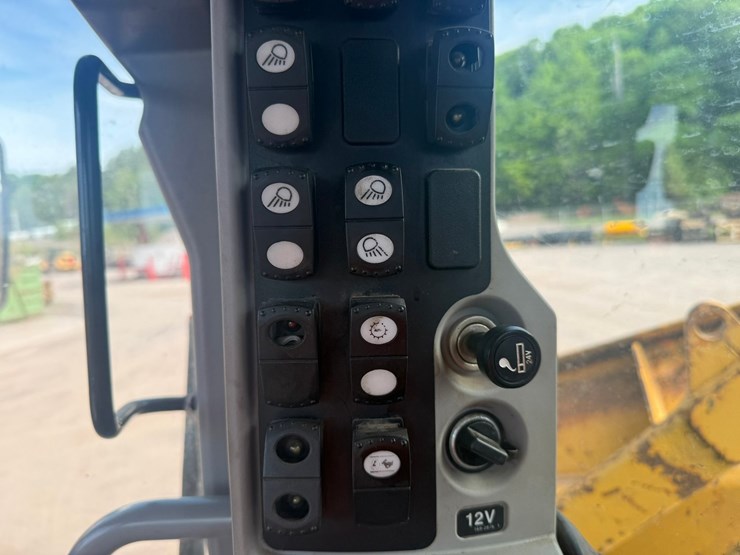 caterpillar-160m-image-110
