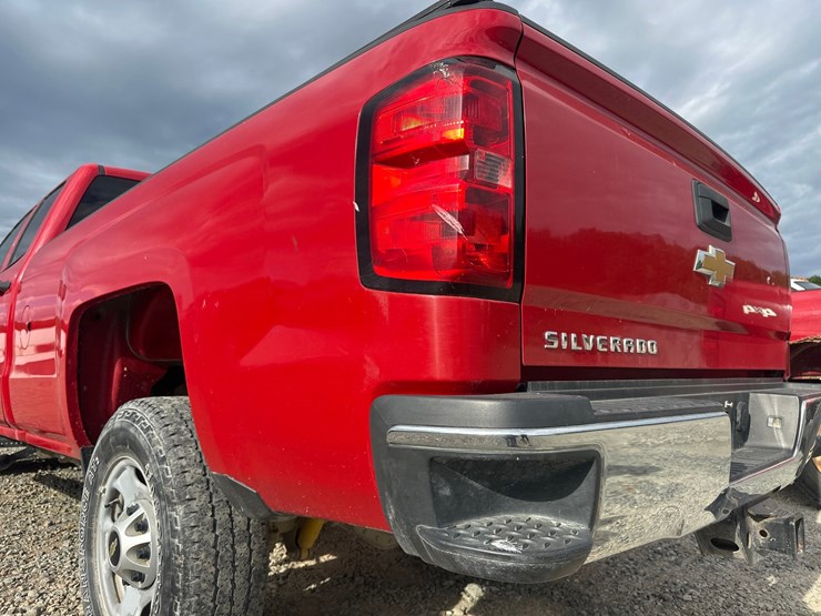 2015-chevrolet-silverado-2500hd-image-17