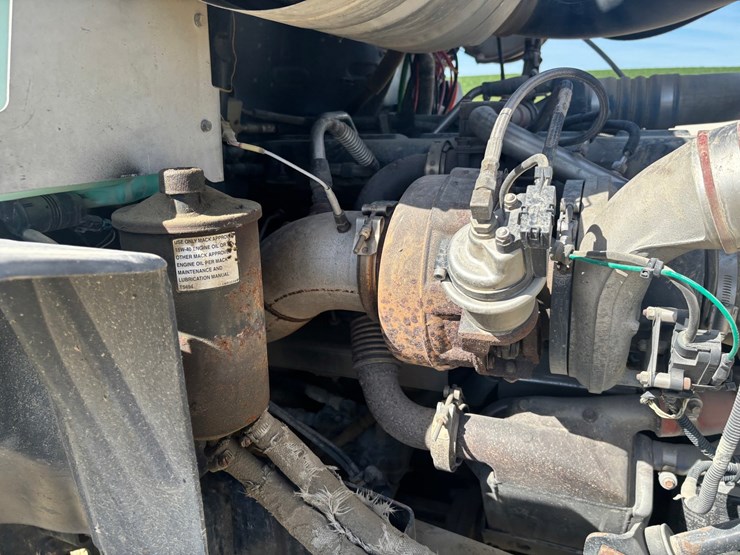 #2160-•-2000-mack-cxn-613-vision-cab-chassis-image-30