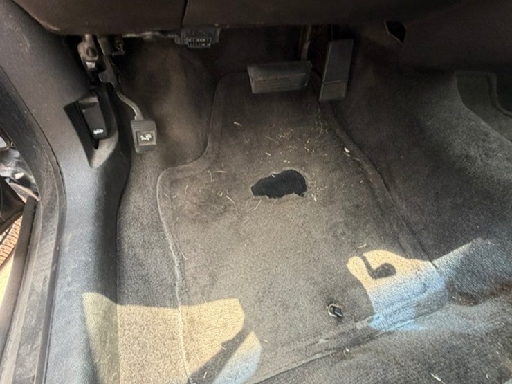 #60-•-2011-chevrolet-impala-image-29