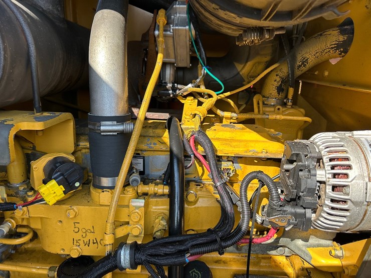 2012-deere-624k-image-52