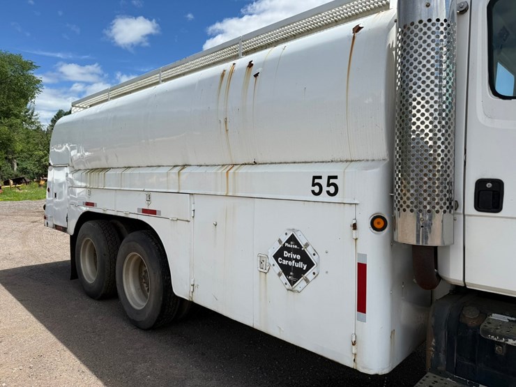 #1361-•-1995-freightliner-fuel-truck-image-46