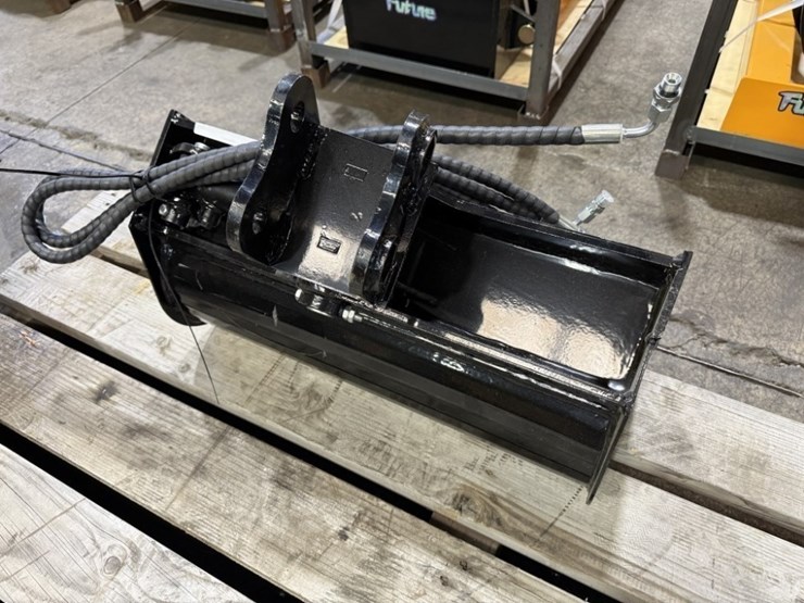 2026-future-24"-tilting-muck-bucket-image-3