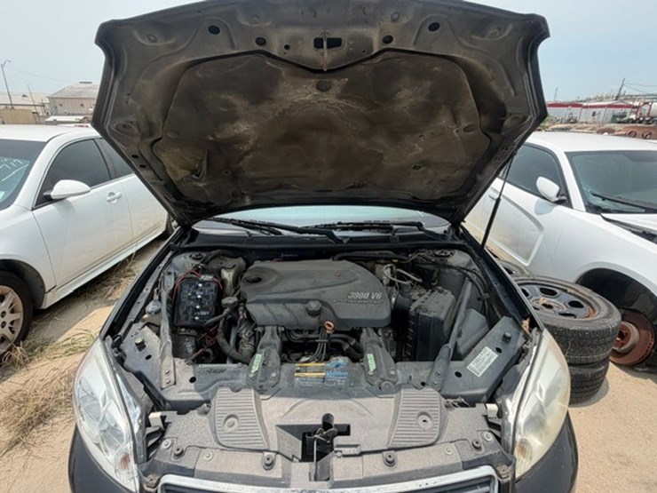 #60-•-2011-chevrolet-impala-image-30