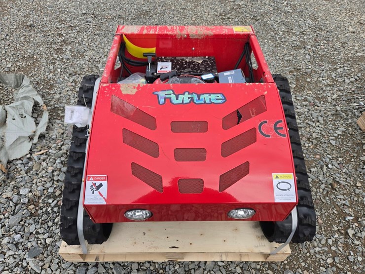 #6127-•-unused-future-ft750-remote-control-crawler-lawn-mower-image-5