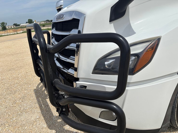 2021-freightliner-cascadia-126-image-19