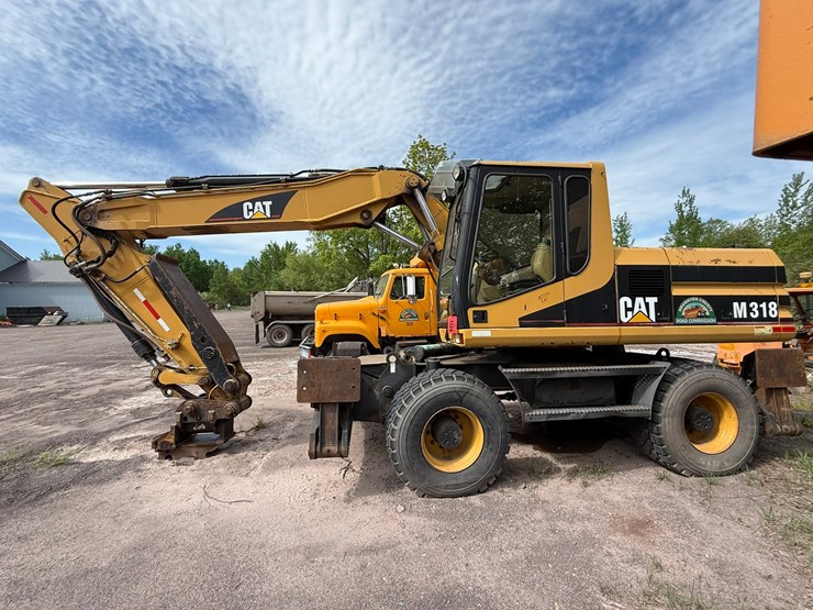 caterpillar-m318-image-2