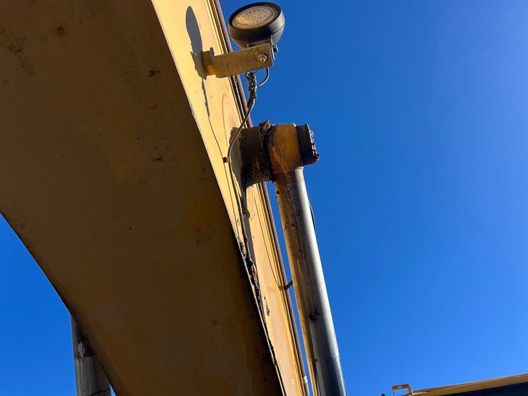 2000-deere-200-lc-image-23