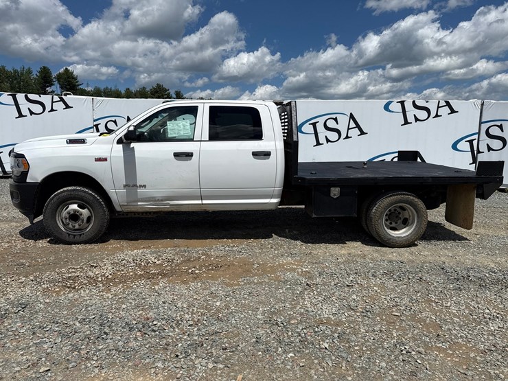 2019-dodge-3500-image-2