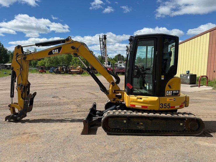 caterpillar-305.5e2-image-2