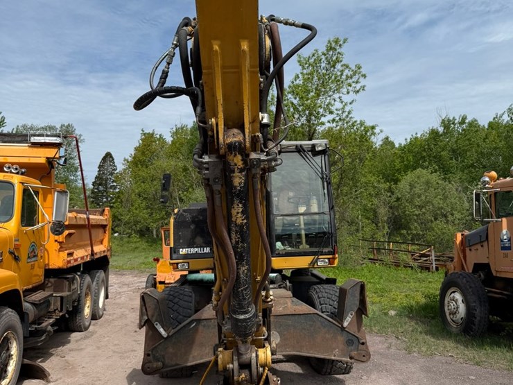 caterpillar-m318-image-7