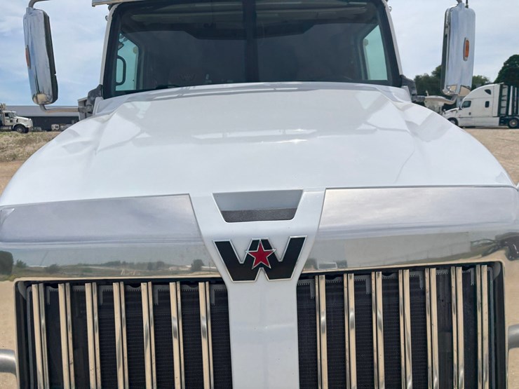 2020-western-star-5700xe-image-22