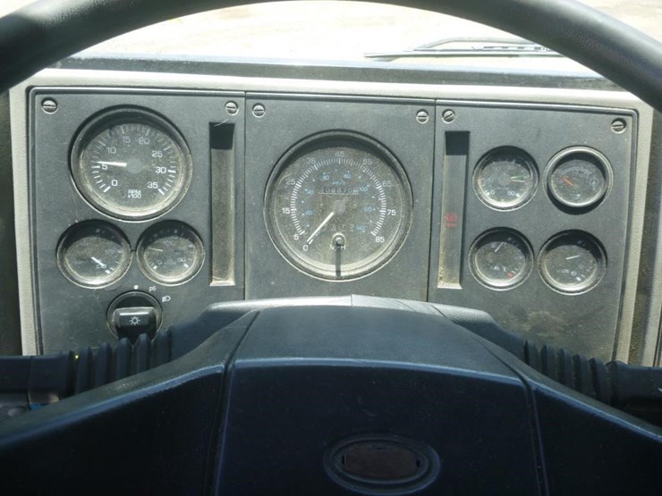 1996-ford-f800-image-16