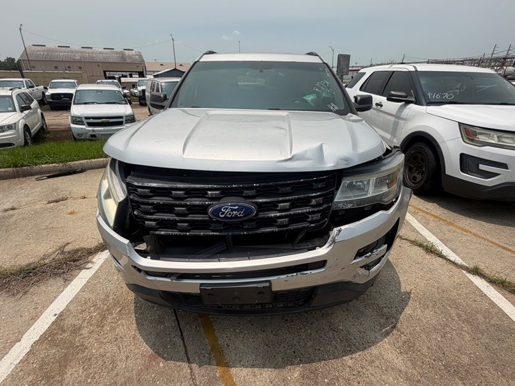 2017-ford-explorer-image-10