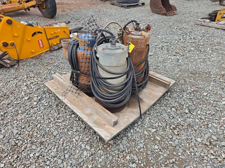 #6038-•-(3)-submersible-pumps-image-4