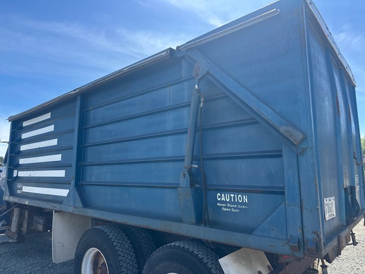 1991-ford-l9000-image-12