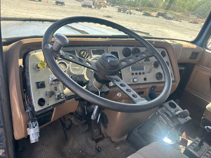 1991-ford-l9000-image-22