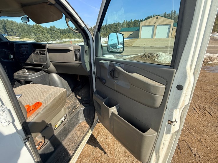 2004-chevrolet-3500-image-39