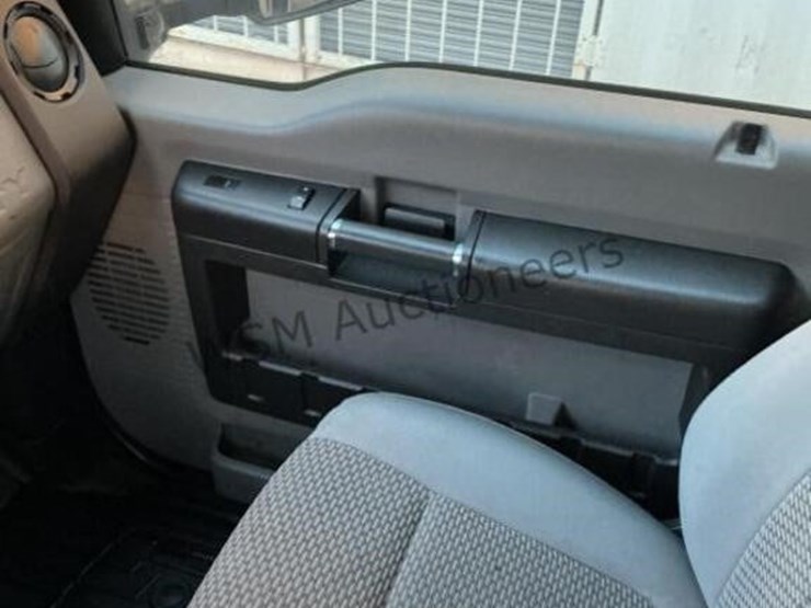2016-ford-f550-image-26