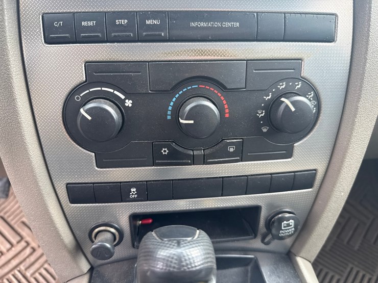 2006-jeep-grand-cherokee-image-42