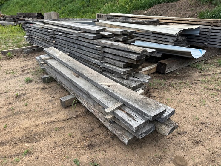 #1762-•-rough-sawn-oak-lumber-image-2