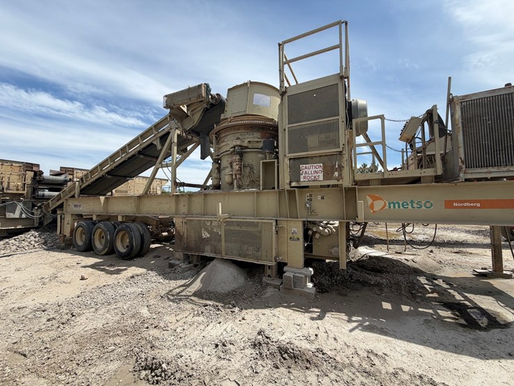 #1757-•-2005-mestco-hp4000-crusher-image-2