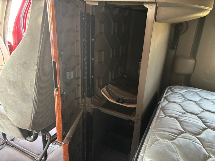 2017-freightliner-cascadia-125-image-61
