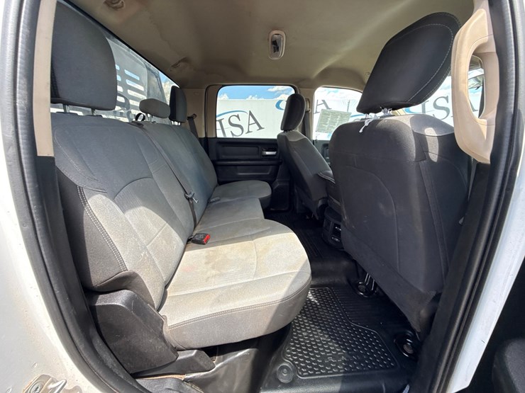 2019-dodge-3500-image-39